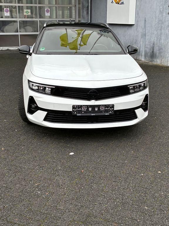 Weiß Gebraucht 2023 Opel Astra Kombi | 30.950 € (Teuer) - Bild 1/4