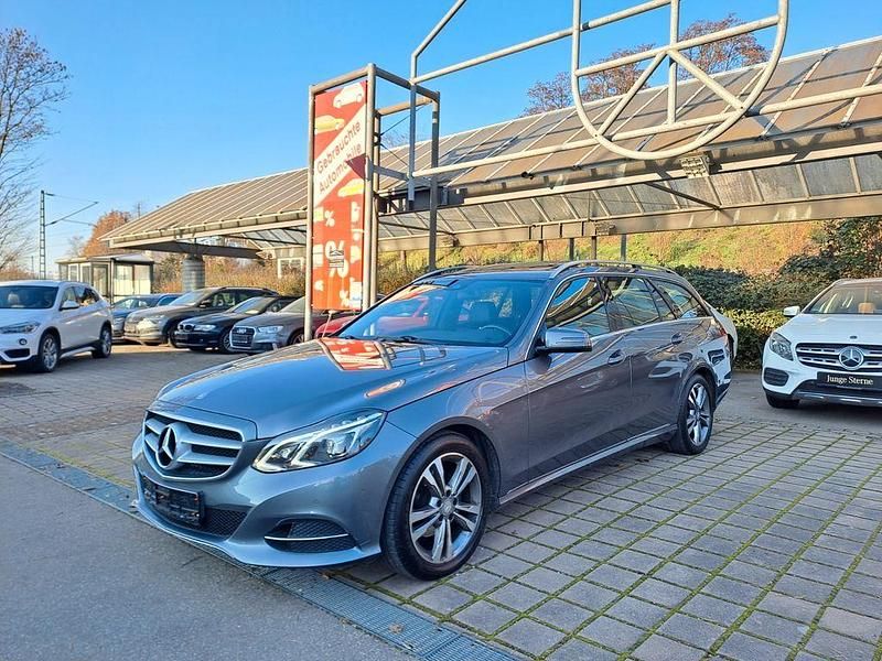 Grau Gebraucht 2015 Mercedes E220 Avantgarde Limousine | 15.950 € (Fairer Preis) - Bild 1/4