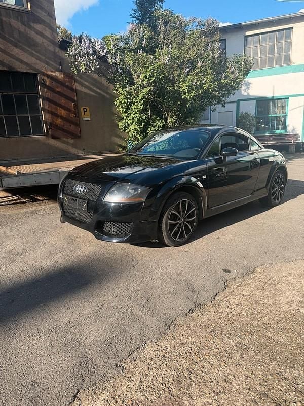 Second-hand Audi TT 150 CP (110 kW) 2003 Negru Coupe