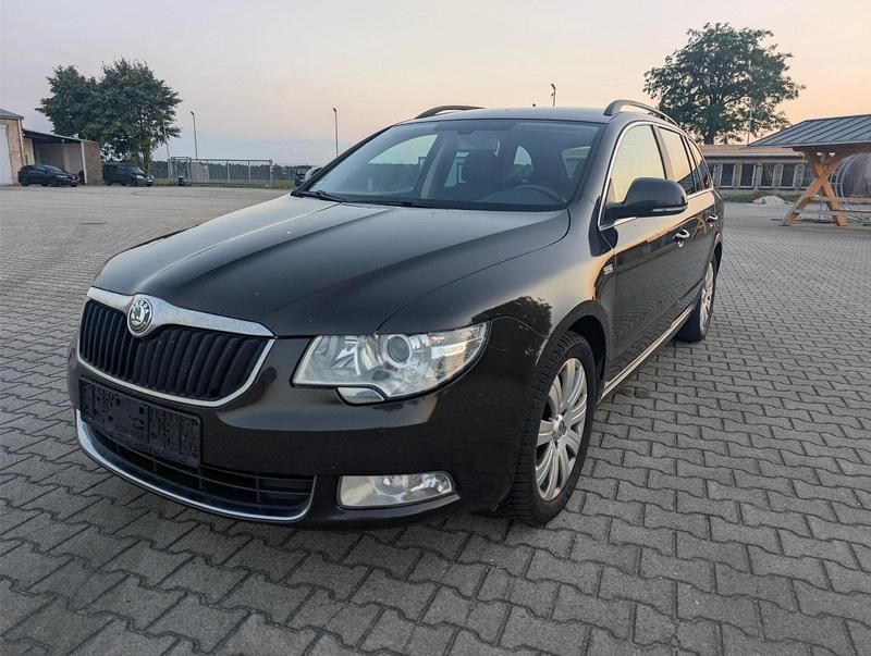 Gebraucht Skoda Superb 140 PS (102 kW) 2012 Braun Kombi