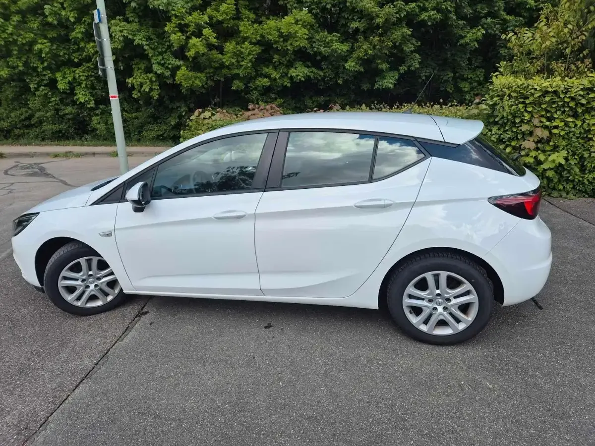 Gebraucht Opel Astra Business 101 PS (74 kW) 2017 Weiß Kleinwagen