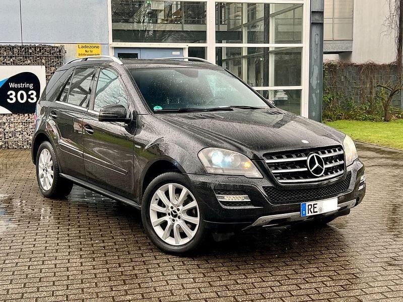 Gebraucht Mercedes ML300 204 PS (150 kW) 2011 Schwarz SUV