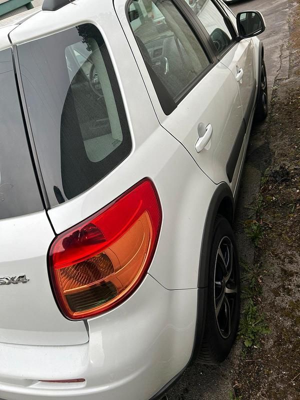 Gebraucht Suzuki SX4 120 PS (88 kW) 2011 Weiß Kleinwagen