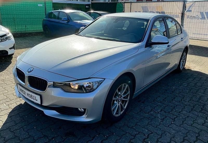 Gebraucht BMW 320 184 PS (135 kW) 2012 Silber Limousine