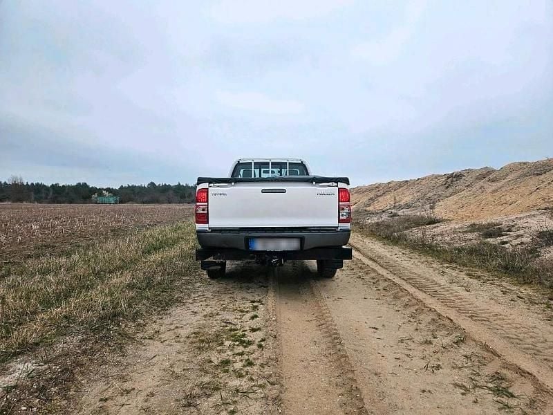 Gebraucht Toyota HiLux 144 PS (105 kW) 2014 Weiß Pickup