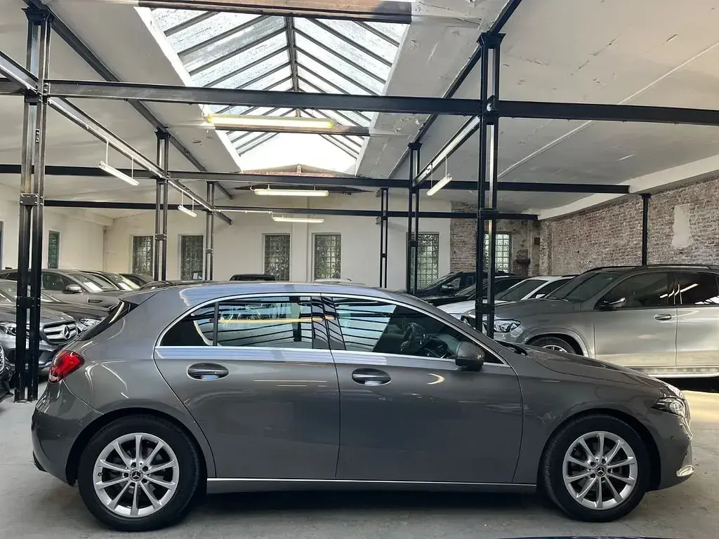 Gebraucht Mercedes A180 136 PS (100 kW) 2021 Grau Limousine