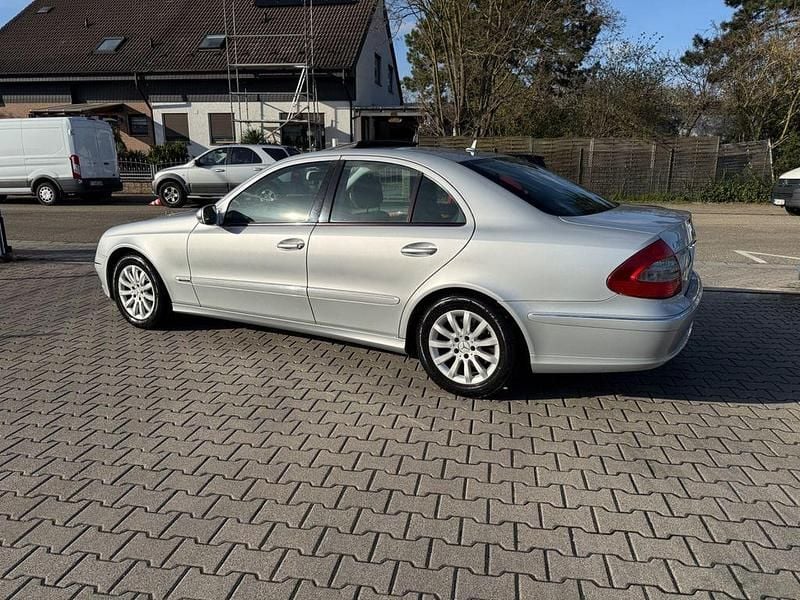 Second-hand Mercedes E200 Elegance 184 CP (135 kW) 2008 Argintiu Berlinǎ