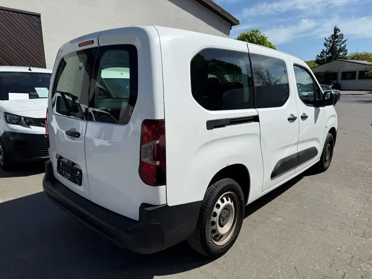 Gebraucht Peugeot Partner 102 PS (75 kW) 2021 Weiß Van / Kleinbus