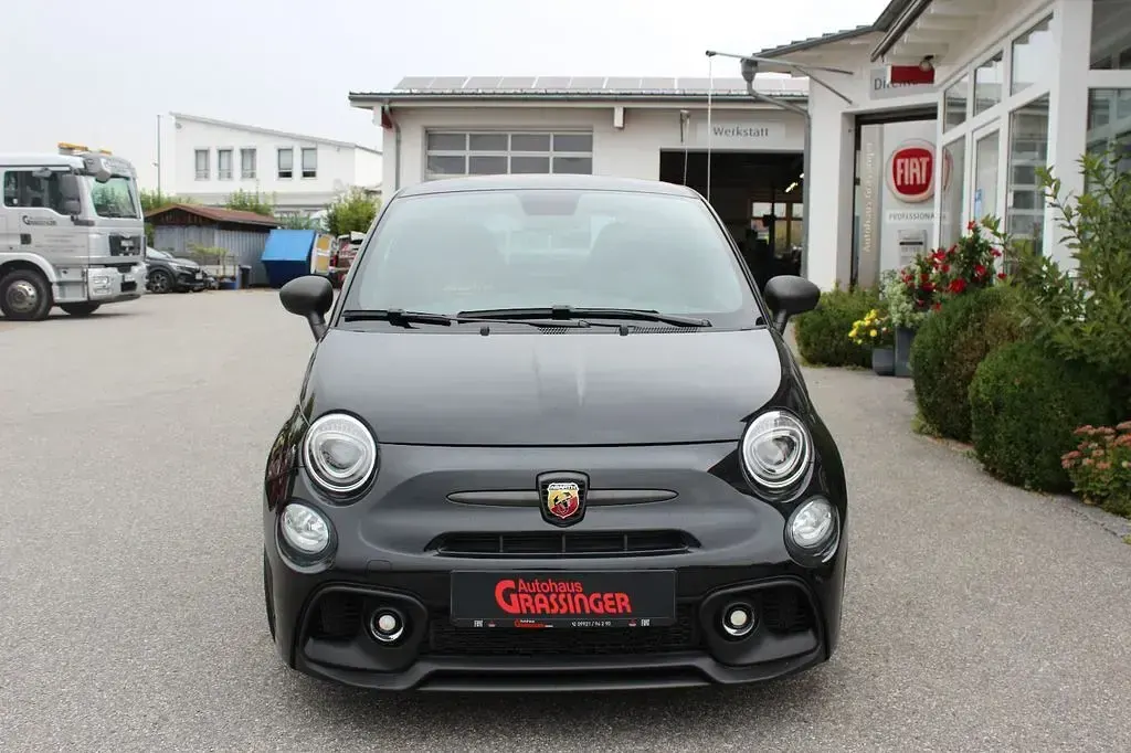 Gebraucht Abarth 695 179 PS (131 kW) 2024 Schwarz Kleinwagen