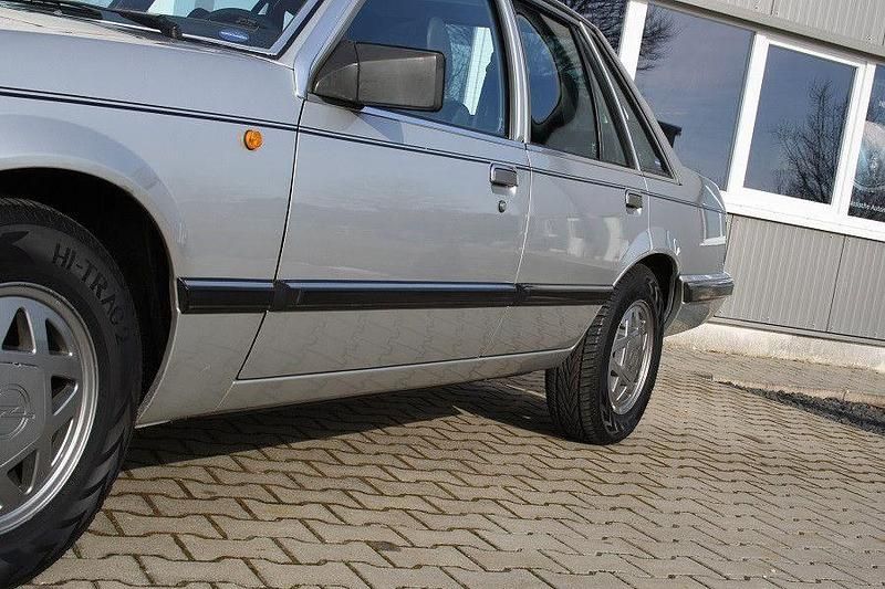Gebraucht Opel Senator 86 PS (63 kW) 1985 Silber Limousine