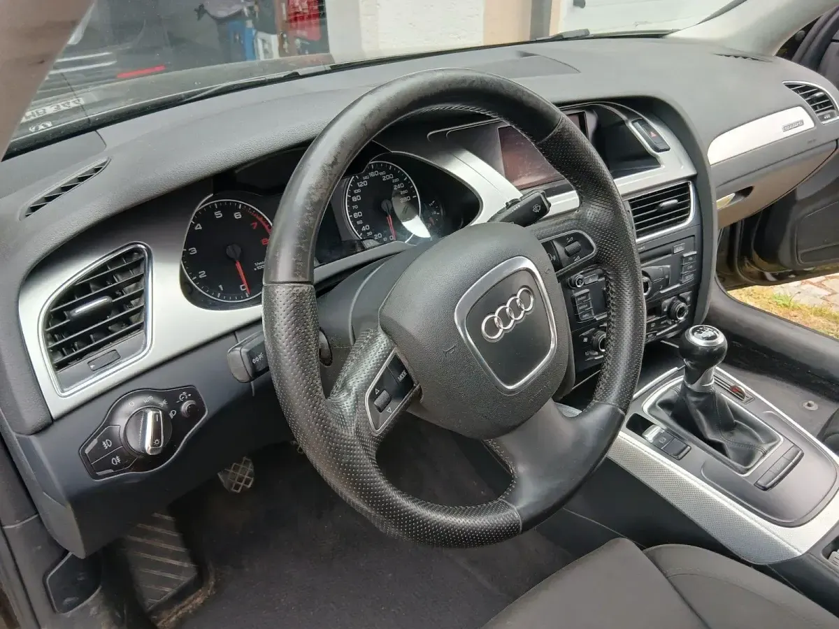 Gebraucht Audi A4 Ambition 160 PS (117 kW) 2010 Schwarz Limousine