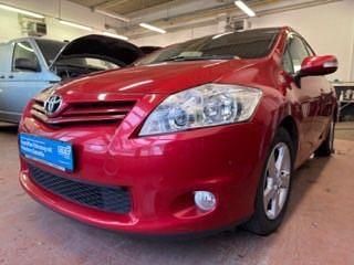 Gebraucht Toyota Auris Basis 99 PS (72 kW) 2012 Rot Kleinwagen