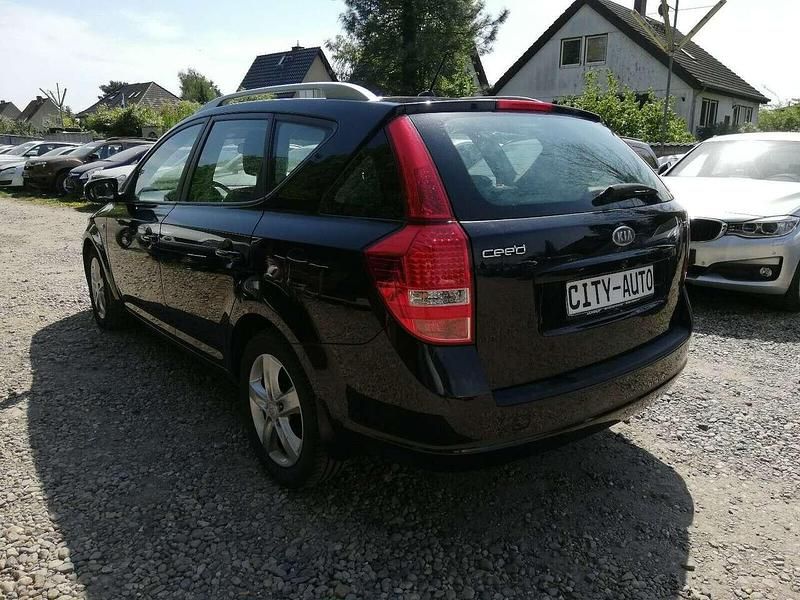 Gebraucht Kia Ceed 116 PS (85 kW) 2012 Schwarz metallic Kleinwagen