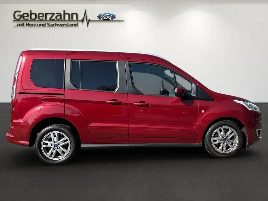 Gebraucht Ford Tourneo Connect Titanium 101 PS (74 kW) 2018 Rot Van / Kleinbus