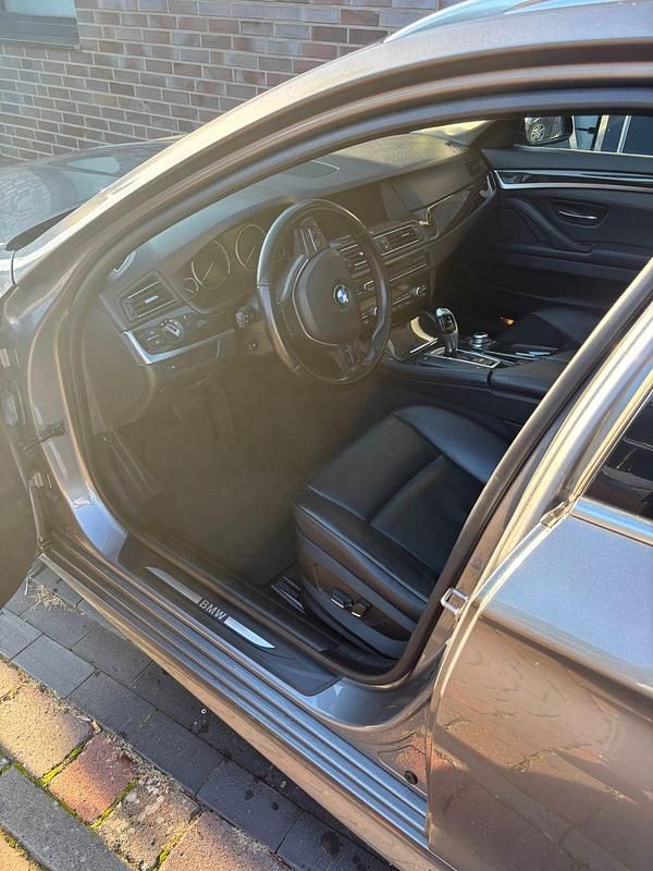 Gebraucht BMW 520 M Performance 200 PS (147 kW) 2011 Grau Kombi