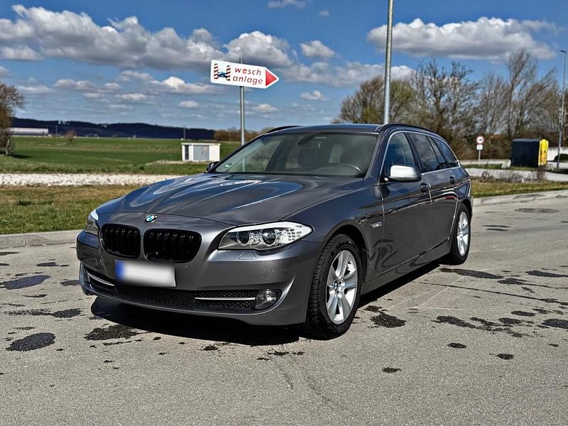 Gebraucht BMW 520 184 PS (135 kW) 2012 Grau Kombi