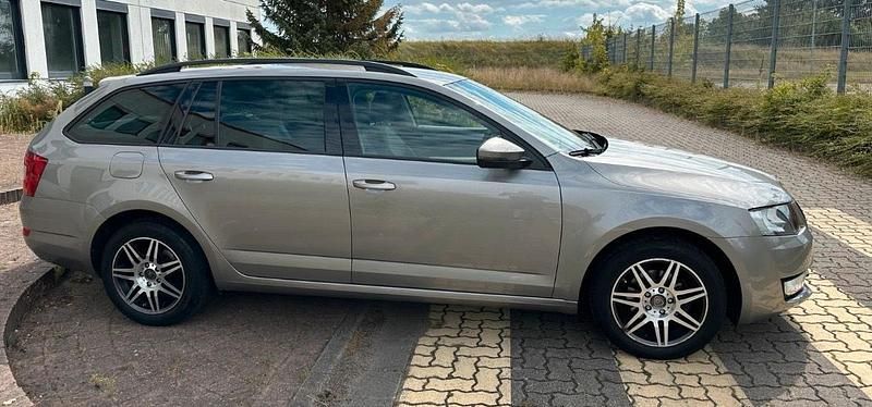 Gebraucht Skoda Octavia 105 PS (77 kW) 2014 Gold Kleinwagen