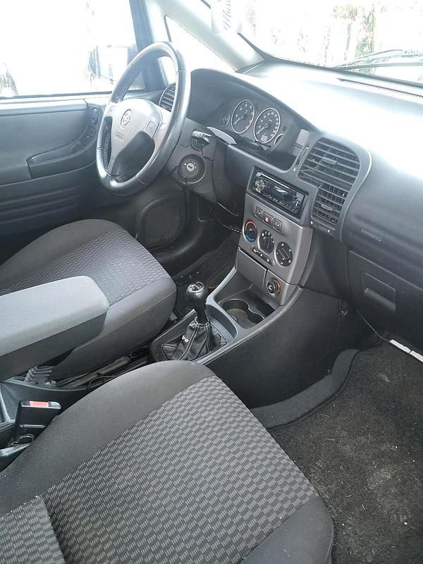 Gebraucht Opel Zafira 125 PS (91 kW) 2004 Silber Van / Kleinbus