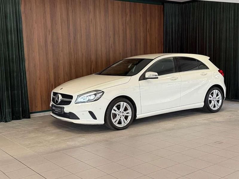 Calcitweiss/zirrusweiss Gebraucht 2017 Mercedes A200 Limousine | 14.980 € (Guter Preis) - Bild 1/4