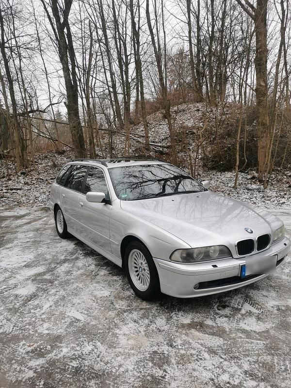 Silber Gebraucht 2001 BMW 530 Kombi | 5.199 € (Guter Preis) - Bild 1/4