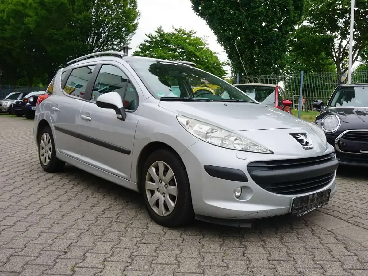 Gebraucht Peugeot 207 Tendance 95 PS (69 kW) 2008 Aluminiumgrau Kombi