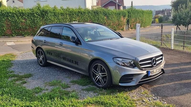 Gebraucht 2020 Mercedes E220 AMG line Kombi | 33.900 € - Bild 1/4