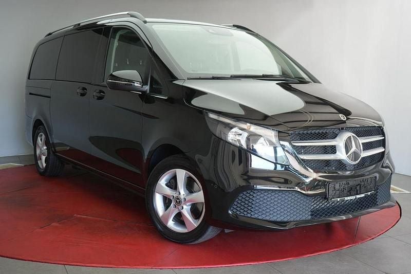 Obsidianschwarz Gebraucht 2021 Mercedes V220 Edition Van / Kleinbus | 42.950 € (Fairer Preis) - Bild 1/4