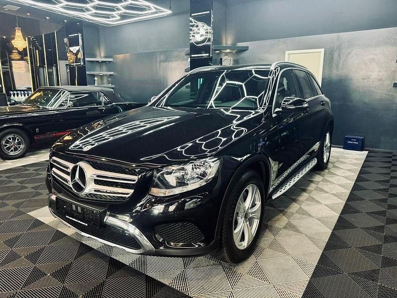 Schwarz Gebraucht 2017 Mercedes GLC250 AMG line SUV | 24.900 € (Fairer Preis) - Bild 1/4