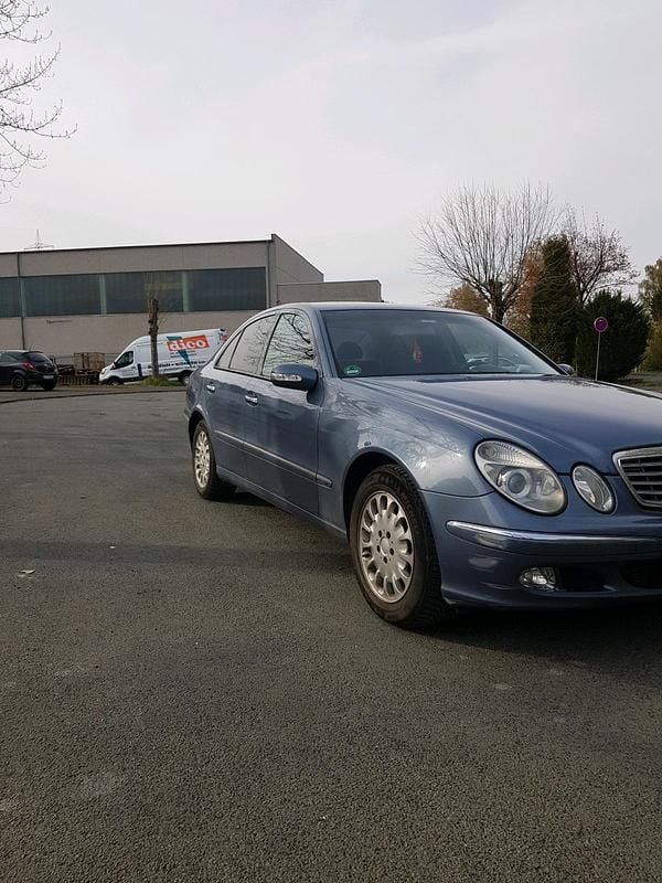 Second-hand Mercedes E220 150 CP (110 kW) 2004 Albastru Berlinǎ