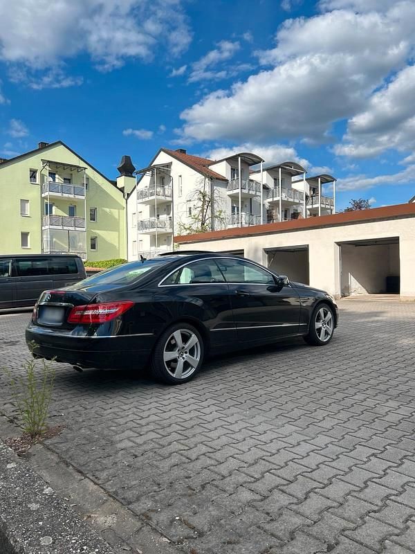 Gebraucht Mercedes E300 252 PS (185 kW) 2012 Schwarz Coupé