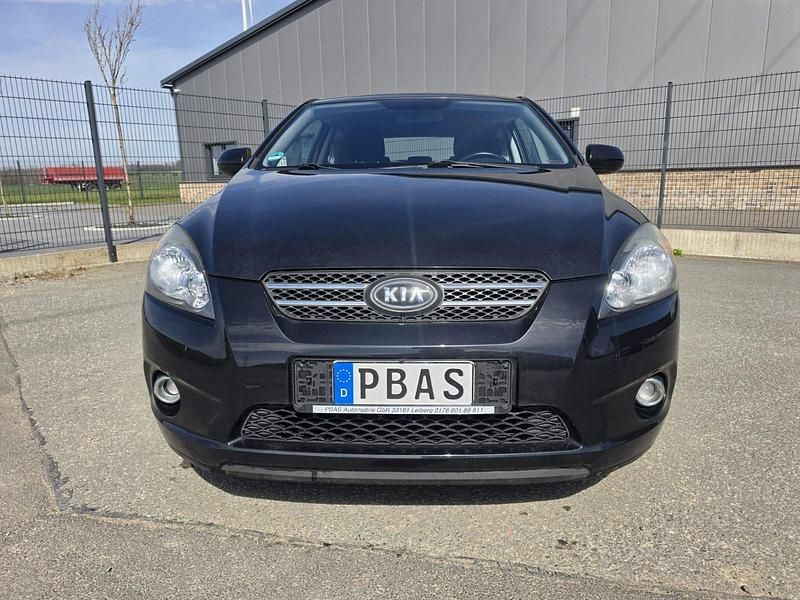 Usata Kia Ceed 90 CV (66 kW) 2010 Nero Utilitaria