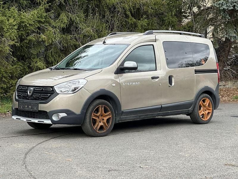 Gebraucht Dacia Dokker Stepway 131 PS (96 kW) 2019 Beige Van / Kleinbus
