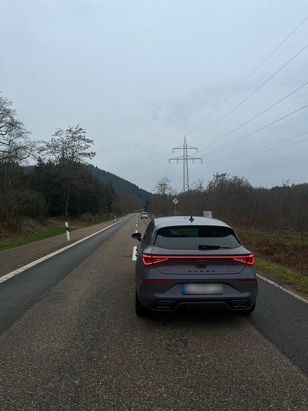 Używany Cupra Leon 150 KM (110 kW) 2023 Szary Sedan/Limuzyna