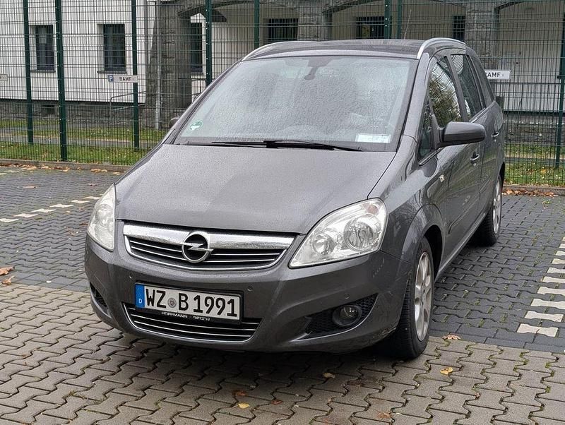Grau Gebraucht 2009 Opel Zafira Edition Van / Kleinbus | 4.290 € (Fairer Preis) - Bild 1/4