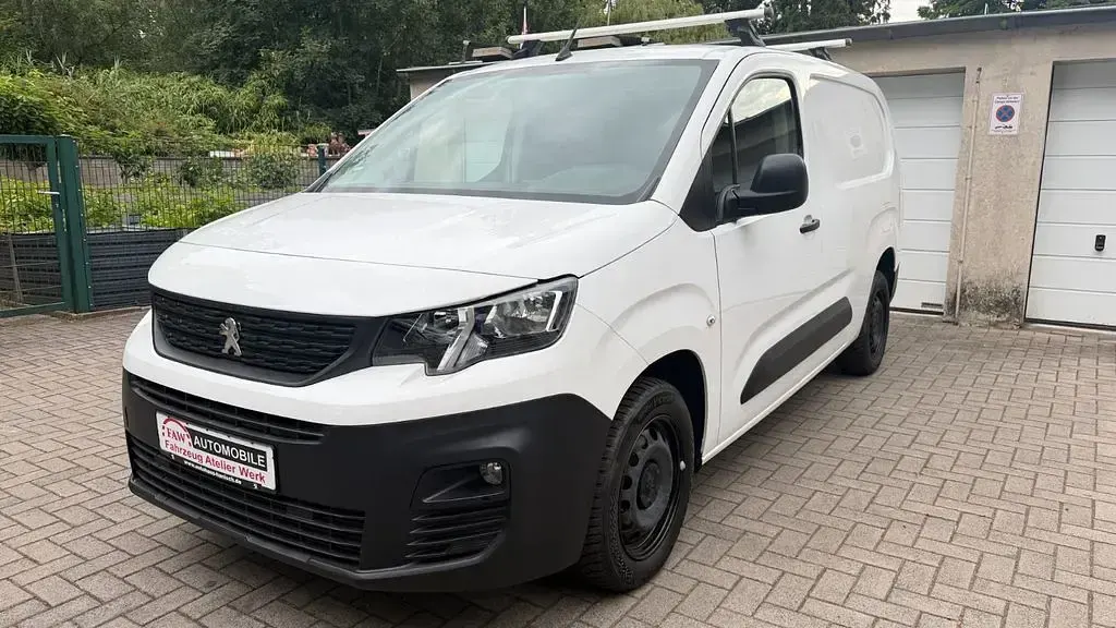 Gebraucht Peugeot Partner Premium 131 PS (96 kW) 2019 Silber Van / Kleinbus