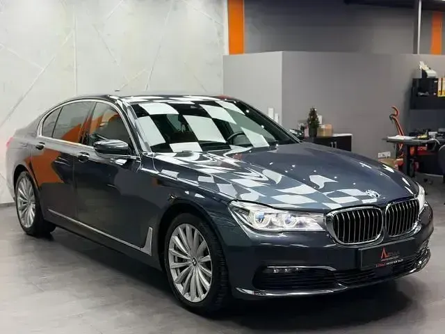 Gebraucht BMW 730 Sport Line 265 PS (194 kW) 2017 Grau Limousine