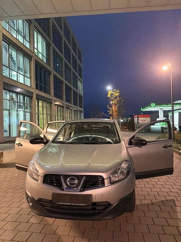 Silber Gebraucht 2011 Nissan Qashqai SUV | 4.999 € (Guter Preis) - Bild 1/4