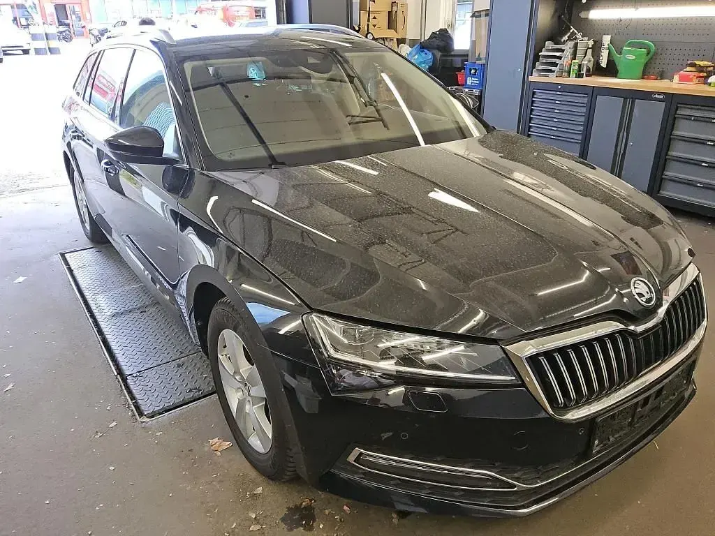 Gebraucht Skoda Superb Style 150 PS (110 kW) 2023 Schwarz Kombi