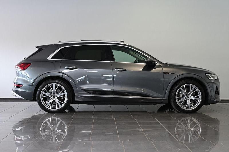 Gebraucht Audi e-tron S-Line 300 kW (408 PS) 2020 Grau daytonagrau perleffekt (metallic) SUV