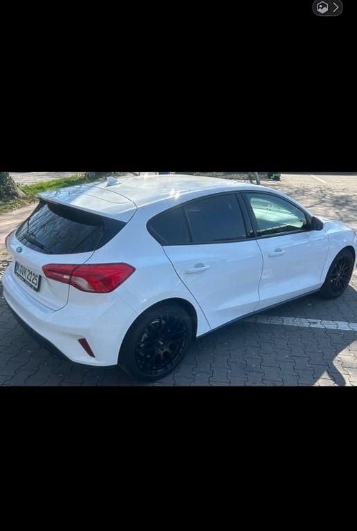 Weiß Gebraucht 2020 Ford Focus Trend Limousine | 8.490 € (Superpreis) - Bild 1/3
