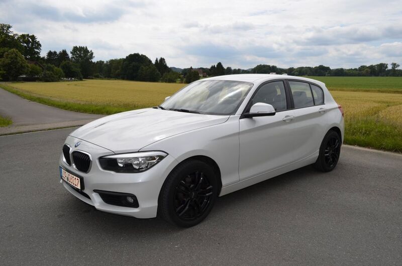 Weiß Gebraucht 2017 BMW 118 Advantage Kleinwagen | 12.200 € (Guter Preis) - Bild 1/4