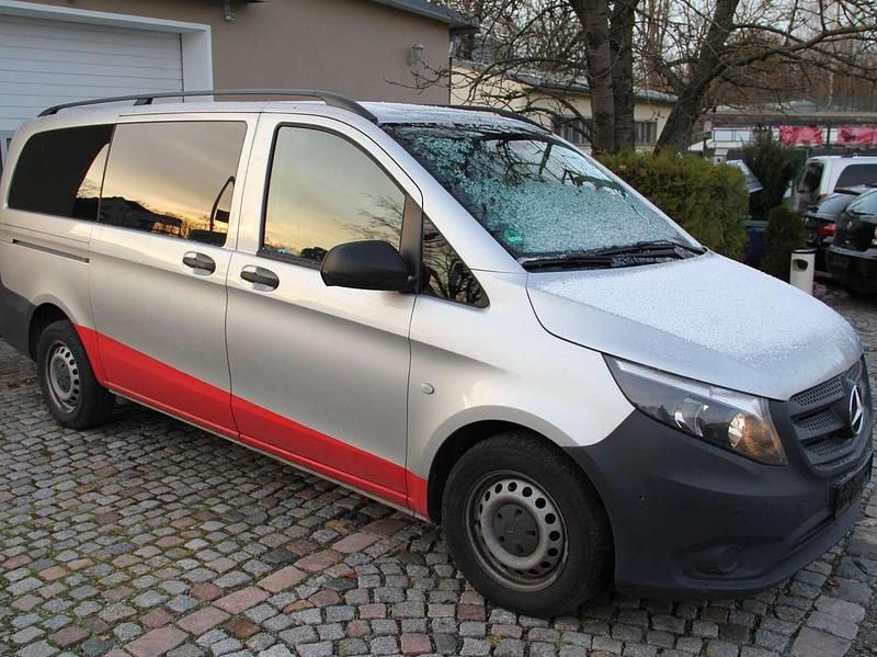 Gebraucht Mercedes Vito 163 PS (119 kW) 2017 Brillantsilber metallic Van