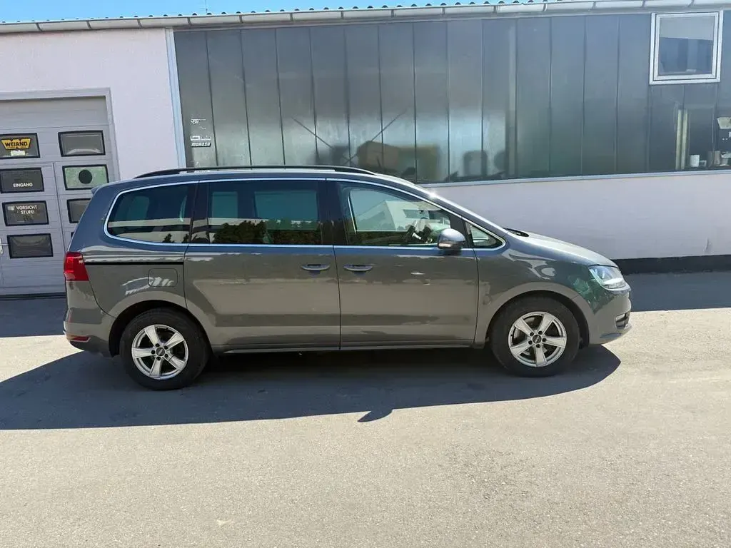 Gebraucht VW Sharan Comfortline 140 PS (102 kW) 2012 Grau Van / Kleinbus