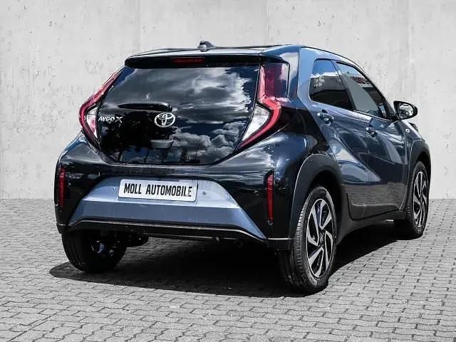 Gebraucht Toyota Aygo X Pulse 72 PS (52 kW) 2024 Celestite grey (1k3)/ black mi SUV