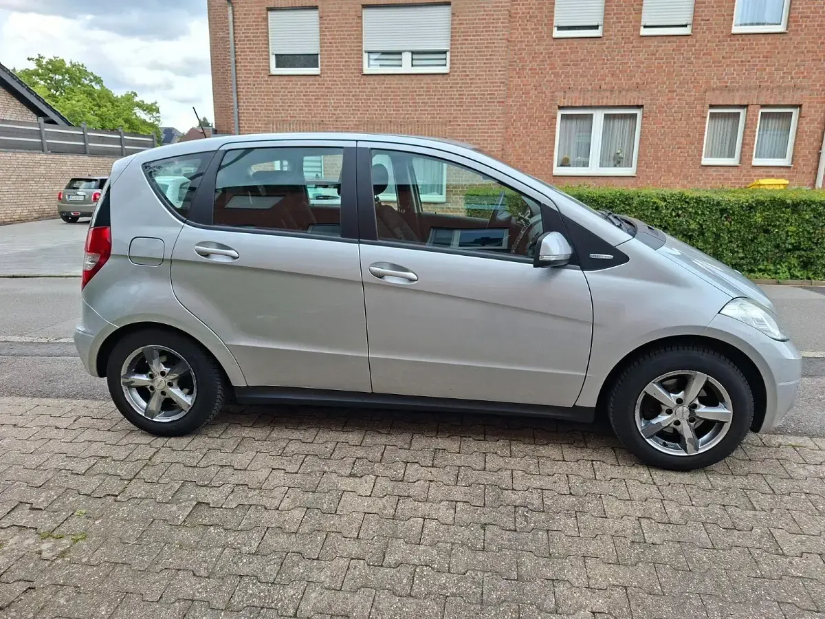 Gebraucht Mercedes A150 95 PS (69 kW) 2009 Silber Limousine