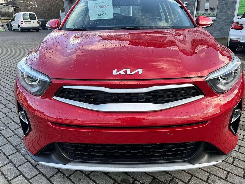 Gebraucht Kia Stonic Edition 7 101 PS (74 kW) 2023 (beg) signal red m SUV