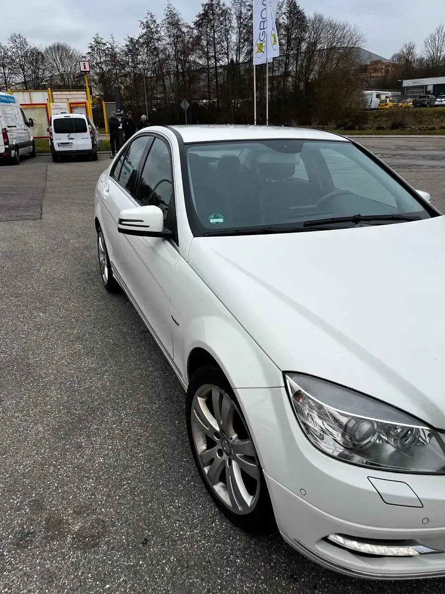 Gebraucht Mercedes C350 232 PS (170 kW) 2009 Weiß Limousine