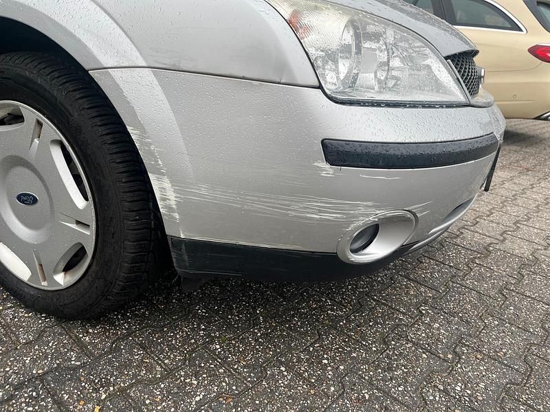 Gebraucht Ford Mondeo 120 PS (88 kW) 2003 Silber Kombi