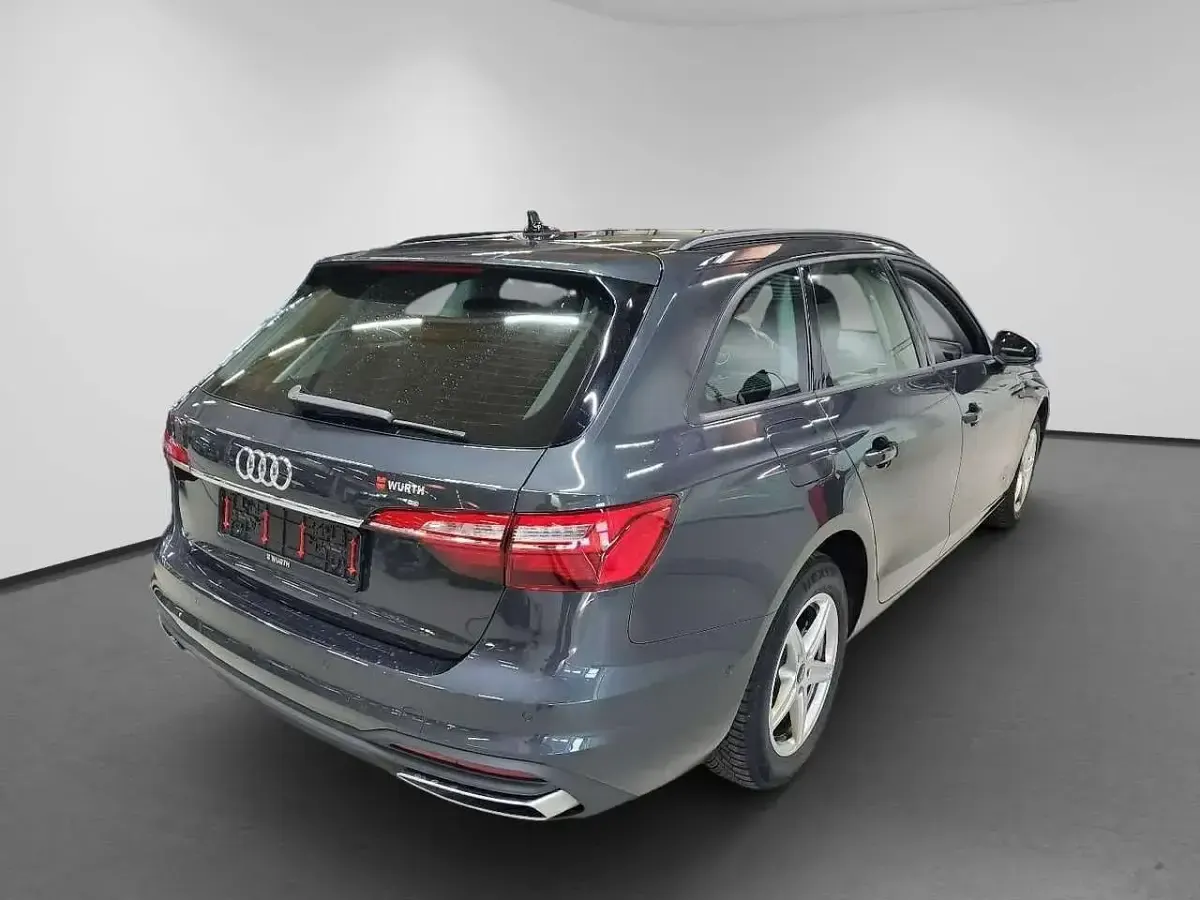 Gebraucht Audi A4 Basis 163 PS (119 kW) 2024 Grau Kombi