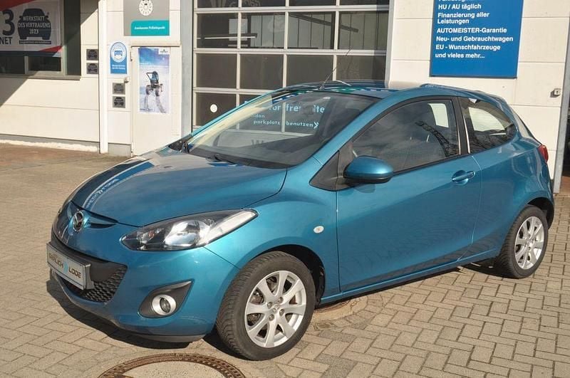 Gebraucht Mazda 2 Edition 75 PS (55 kW) 2012 Blau Kleinwagen